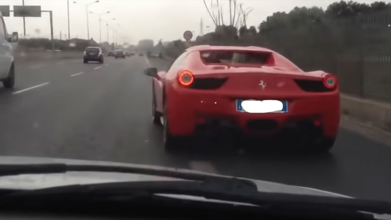 Αυτός είναι ο χειρότερος οδηγός Ferrari!